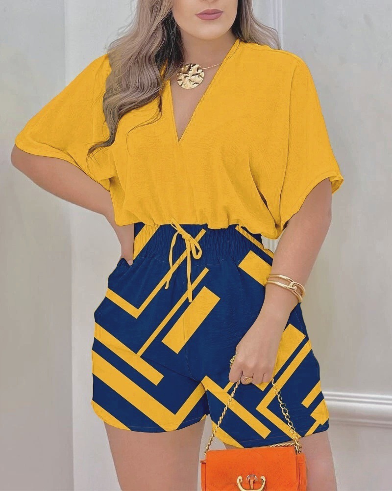 Fashionable Casual V-neck Jumpsuit With A Fitted Waist And Short Shorts